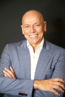 Leandro Karnal abordará autorreflexão durante o 12º Encontro de Mulheres Pague Menos